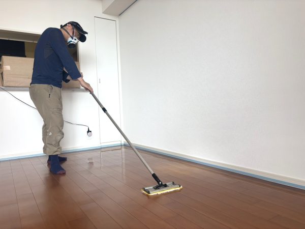 埼玉県さいたま市中央区 フロアコーティング 施工中の様子