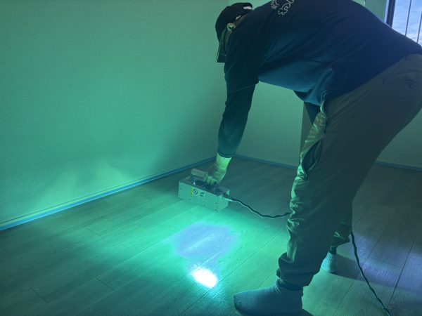 埼玉県蓮田市 フロアコーティング 施工中の様子