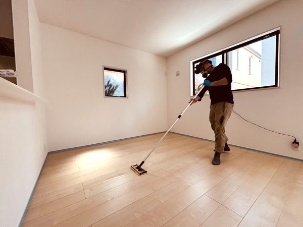 神奈川県小田原市 フロアコーティング 施工中の様子