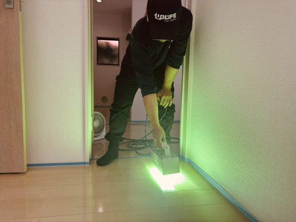 神奈川県小田原市 フロアコーティング 施工中の様子