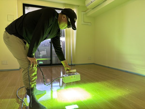 東京都中央区 フロアコーティング 施工中の様子