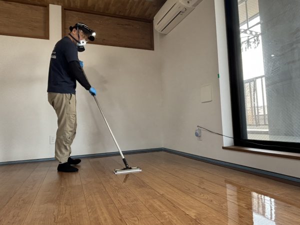 東京都墨田区 フロアコーティング 施工中の様子