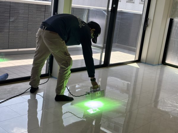 東京都大田区 フロアコーティング 施工中の様子