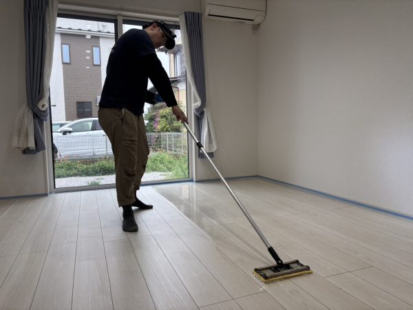 埼玉県行田市 フロアコーティング 施工中の様子