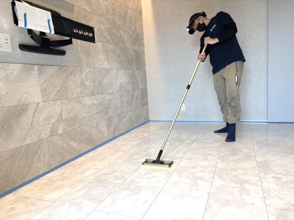 千葉県千葉市若葉区 フロアコーティング 施工中の様子
