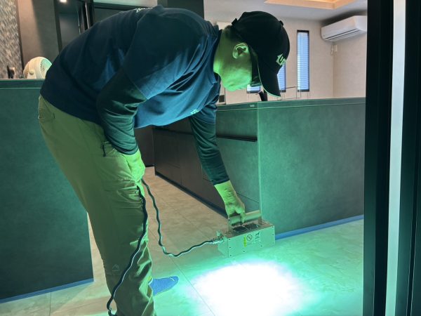 千葉県千葉市若葉区 フロアコーティング 施工中の様子