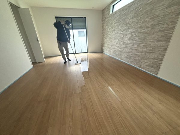 神奈川県相模原市 フロアコーティング 施工中の様子