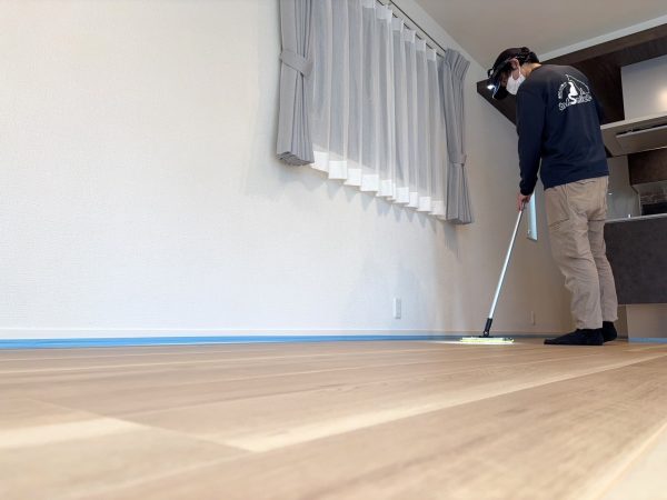 茨城県つくば市 フロアコーティング 施工中の様子