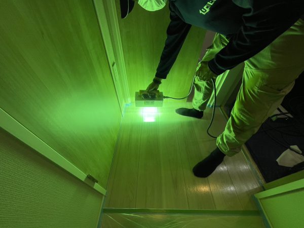 東京都立川市 フロアコーティング 施工中の様子