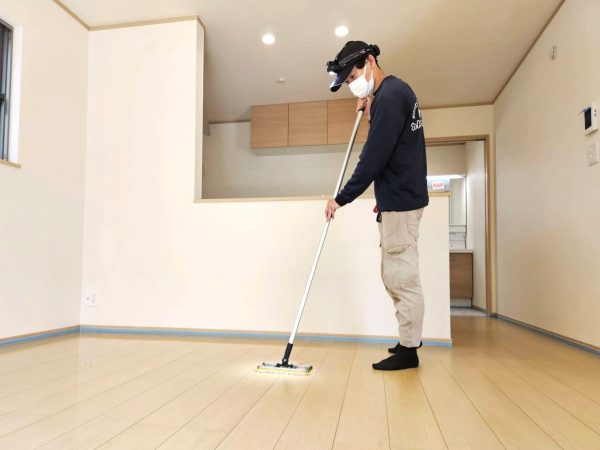 千葉県柏市 フロアコーティング 施工中の様子