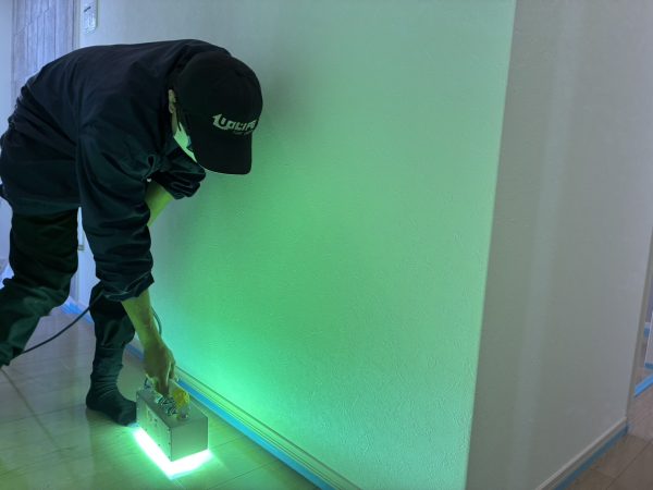 埼玉県越谷市 フロアコーティング 施工中の様子