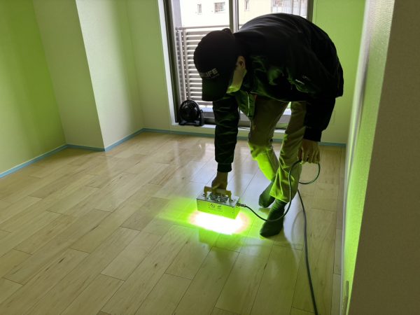 さいたま市岩槻区 フロアコーティング 施工中 ガラスUVコーティング