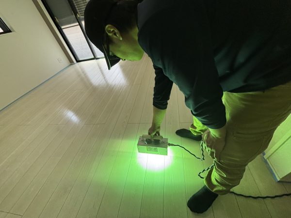 埼玉県さいたま市浦和区 フロアコーティング 施工中の様子