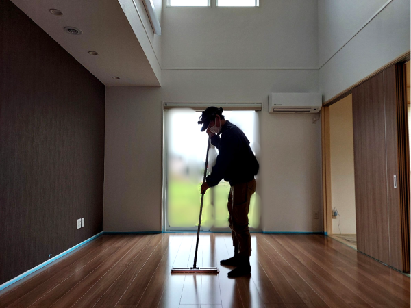 福島県郡山市 フロアコーティング 施工中の様子