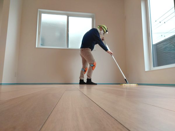 埼玉県さいたま市大宮区 フロアコーティング 施工中の様子