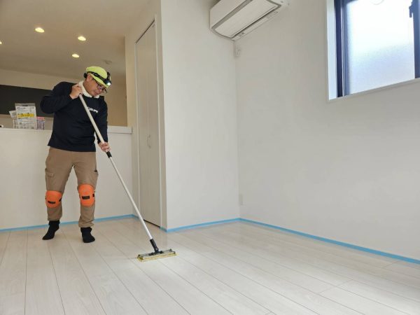 埼玉県さいたま市浦和区 フロアコーティング 施工中の様子