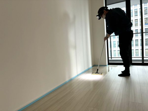 東京都港区 フロアコーティング 施工中の様子