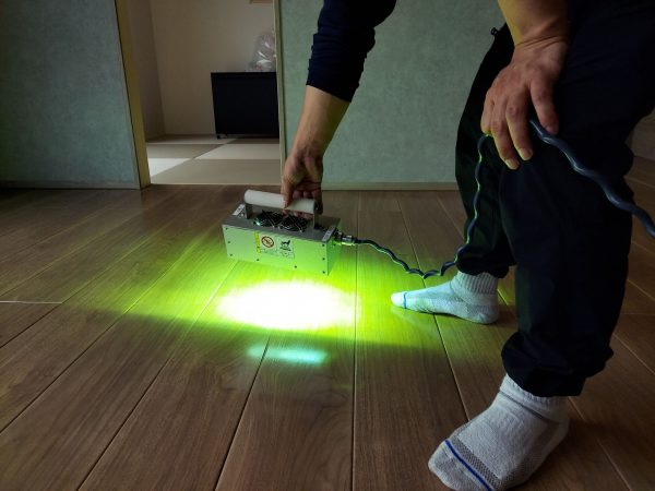 埼玉県幸手市 フロアコーティング 施工中の様子