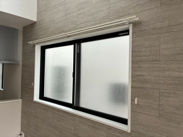 埼玉県久喜市　オプション工事　カーテンレール10窓取付後