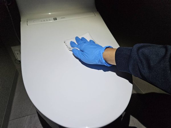 東京都中野区　オプション工事　防カビ　防汚　コーティング　トイレ便器　施工中