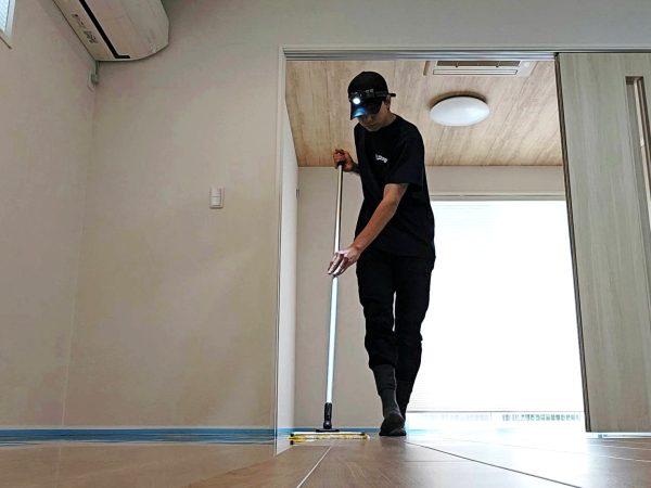 東京都東大和市 フロアコーティング 施工中の様子