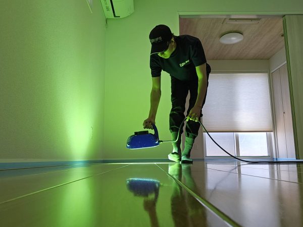 東京都東大和市 フロアコーティング 施工中の様子