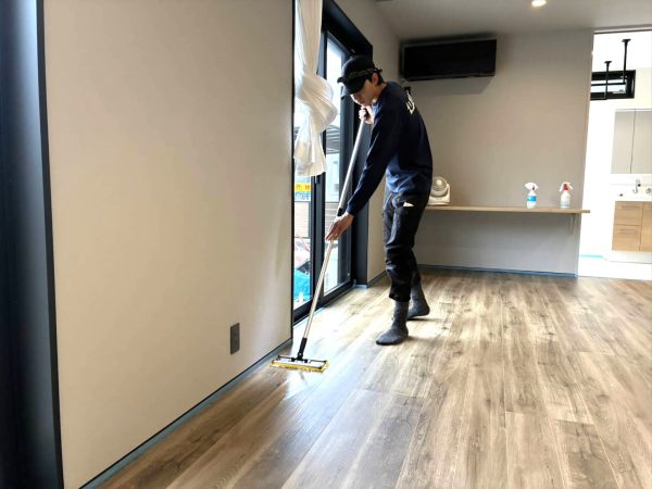茨城県猿島郡境町 フロアコーティング 施工中の様子