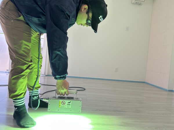 青森県青森市 フロアコーティング 施工中の様子