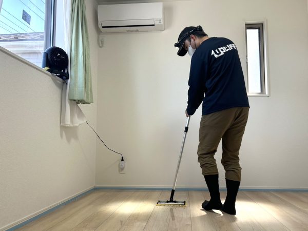 福島県郡山市大槻町 フロアコーティング 施工中の様子