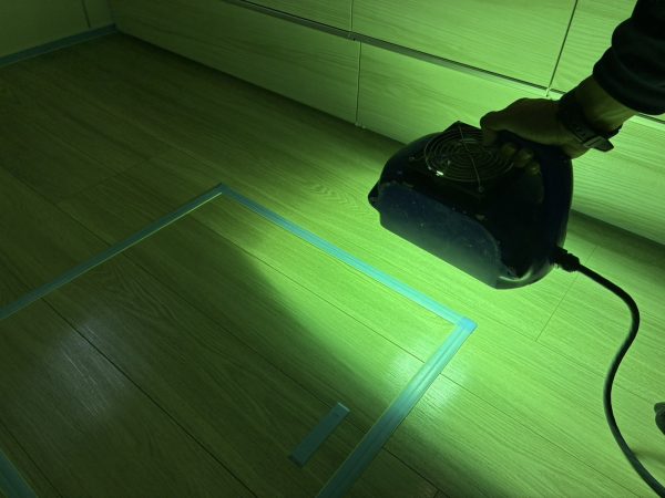 東京都八王子市 フロアコーティング 施工中の様子