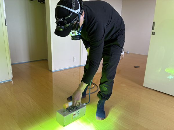東京都港区 フロアコーティング 施工中の様子