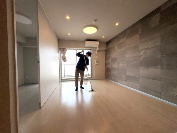埼玉県春日部市 フロアコーティング 施工中の様子