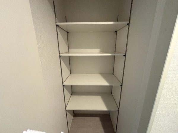 神奈川県伊勢原市　オプション工事　可動棚取付後　