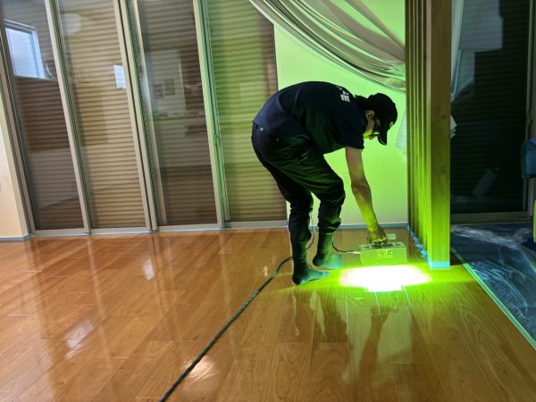 千葉県松戸市 フロアコーティング 施工中の様子