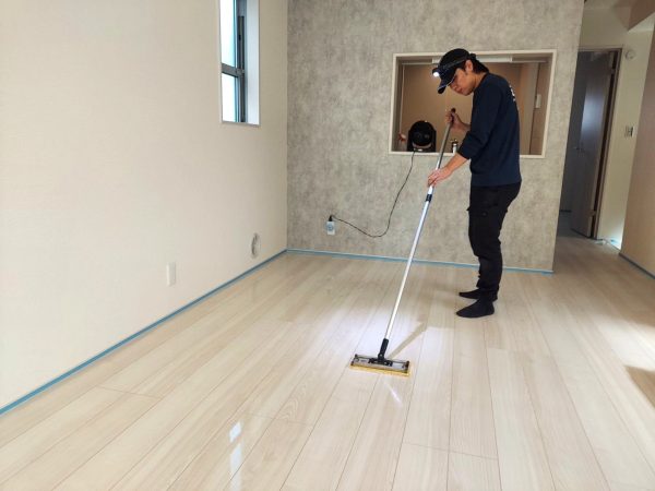 東京都杉並区 フロアコーティング 施工中の様子