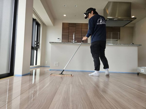 埼玉県川口市 フロアコーティング 施工中の様子