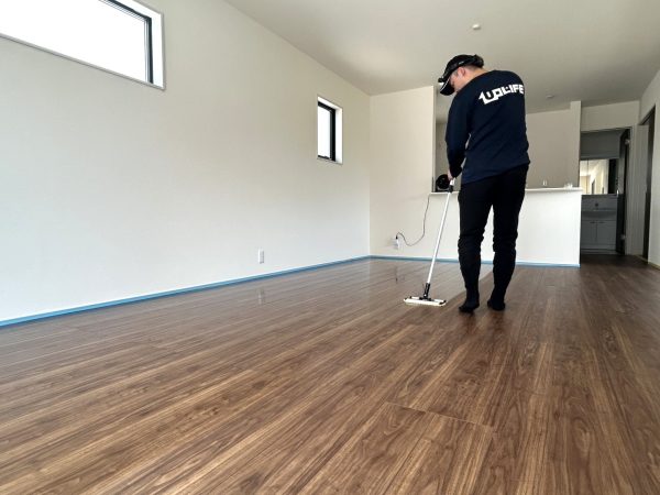 福島県いわき市 フロアコーティング 施工中の様子