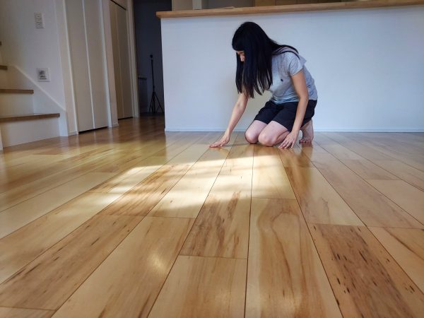埼玉県さいたま市南区 フロアコーティング ガラスUVコーティング お客様の様子