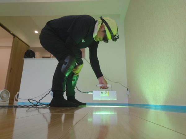埼玉県川口市鳩ヶ谷 フロアコーティング 施工中の様子