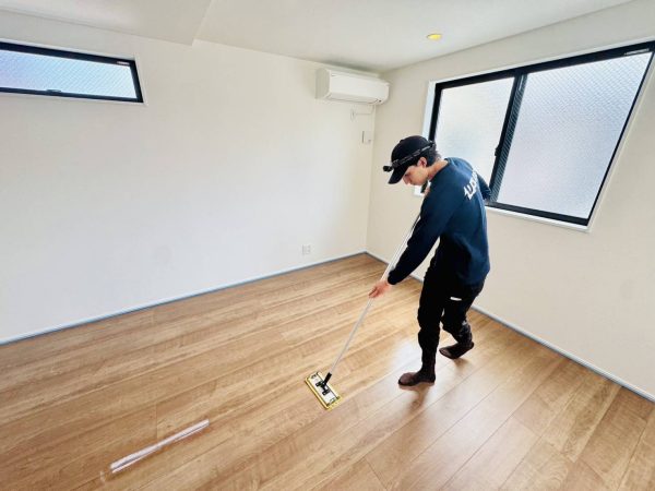 東京都大田区 フロアコーティング 施工中の様子