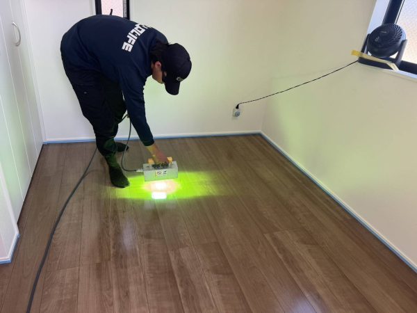 東京都大田区 フロアコーティング 施工中の様子
