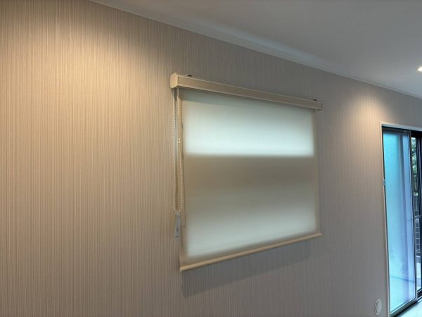 神奈川県横浜市戸塚区 オプション工事　ロールスクリーン　取付後