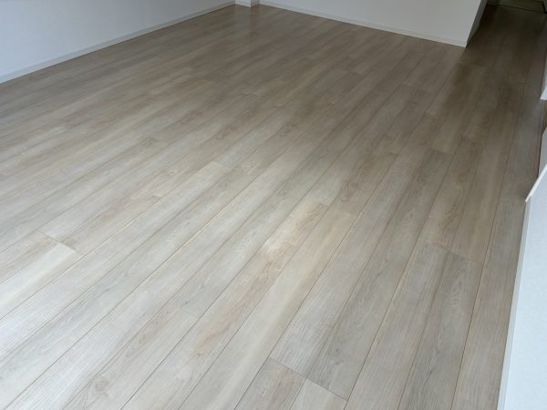 新潟市東区フロアコーティング 施工中の様子