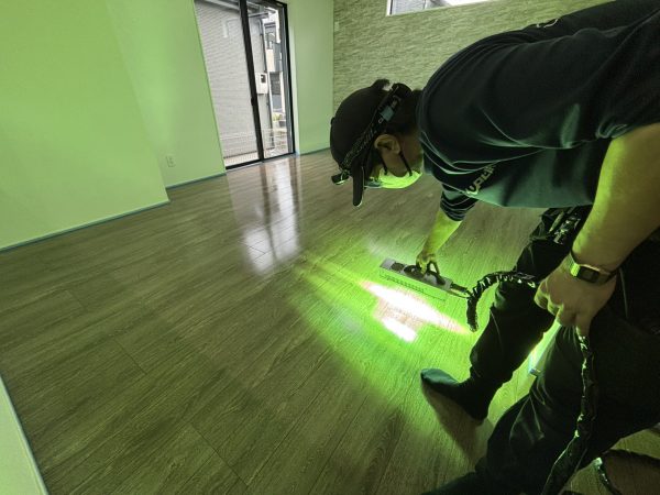 東京都昭島市 フロアコーティング 施工中の様子