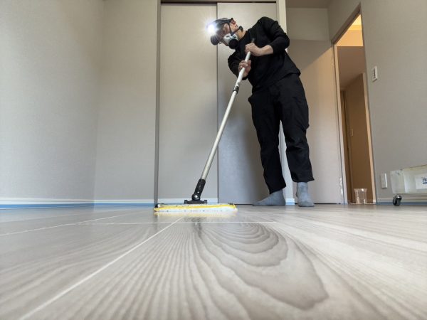 東京都板橋区 フロアコーティング 施工中の様子