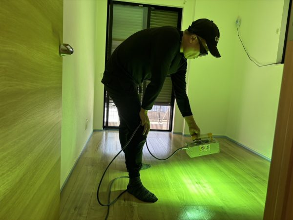 神奈川県横浜市保土ヶ谷区 フロアコーティング 施工中の様子