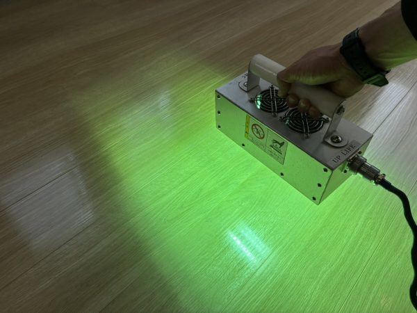 神奈川県茅ヶ崎市 フロアコーティング 施工中の様子