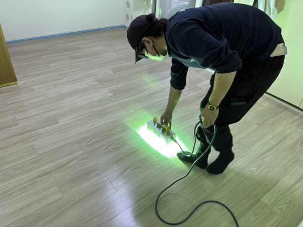 東京都文京区 フロアコーティング 施工中の様子
