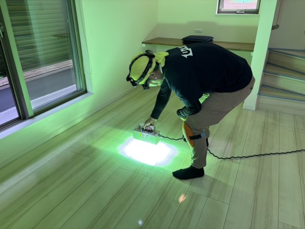 東京都北区 フロアコーティング 施工中の様子