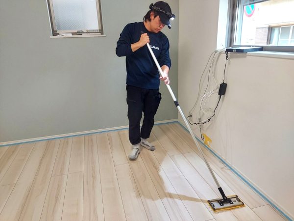 東京都北区 フロアコーティング 施工中の様子